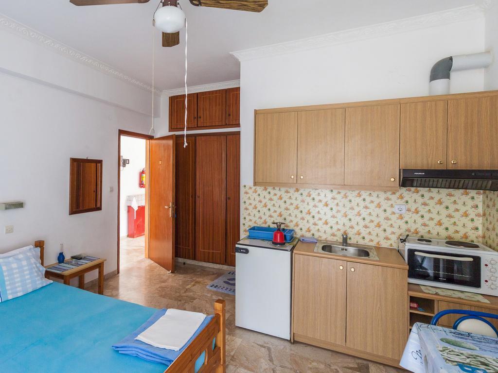 Pension Vienna Метана Экстерьер фото
